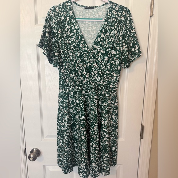 fensace Dresses & Skirts - Floral Green Dress